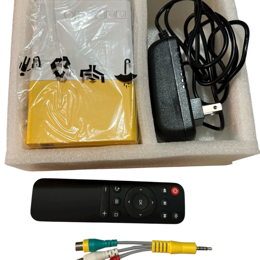 Mini high resolution LED Projector - Picture 4 of 8
